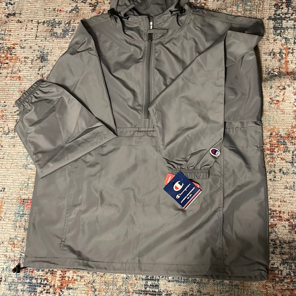Champion pullover rain/windbreaker size M New with tags